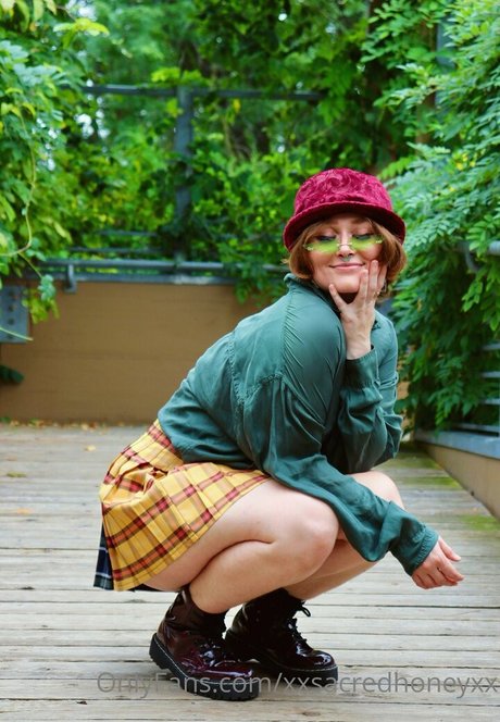 Xxsacredhoneyxx