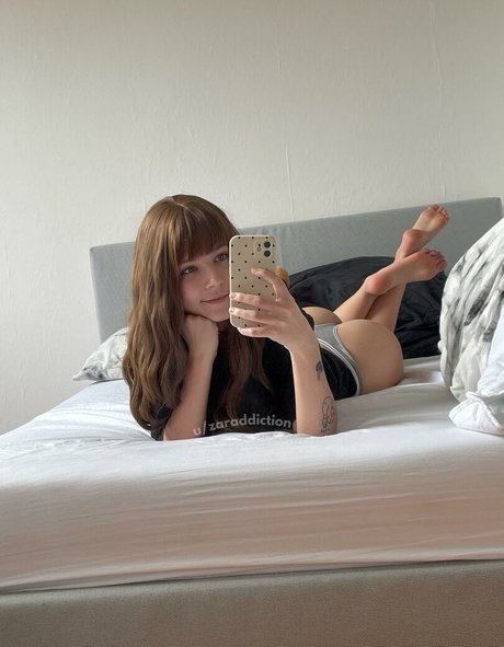 Photo nue de fuite OnlyFans de Zaraddiction