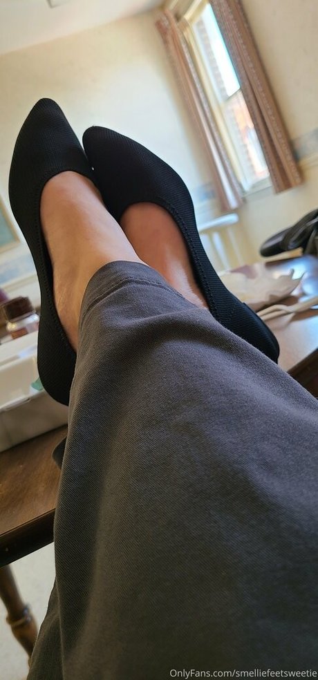 Photo nue de fuite OnlyFans de Smelliefeetsweetie