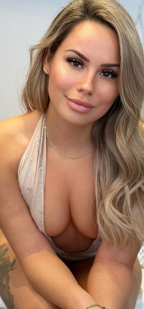 Photo nue de fuite OnlyFans de Belle Emmanuelle