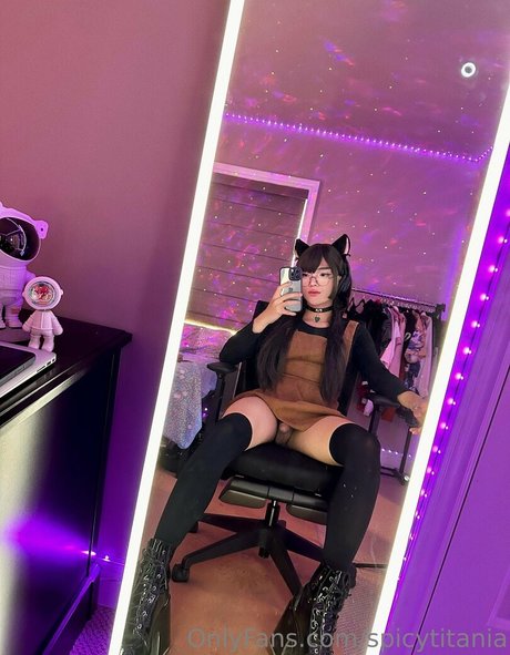 Photo nue de fuite OnlyFans de Spicytitania