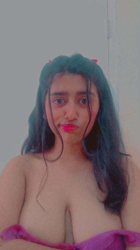 Photo nue de fuite OnlyFans de Sanjana Saba