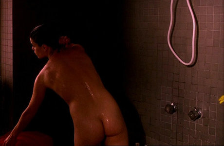 Photo nue de fuite OnlyFans de Neve Campbell