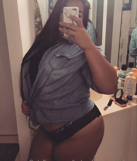 Photo nue de fuite OnlyFans de Babyybrownskinfree