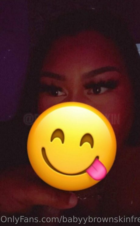 Photo nue de fuite OnlyFans de Babyybrownskinfree