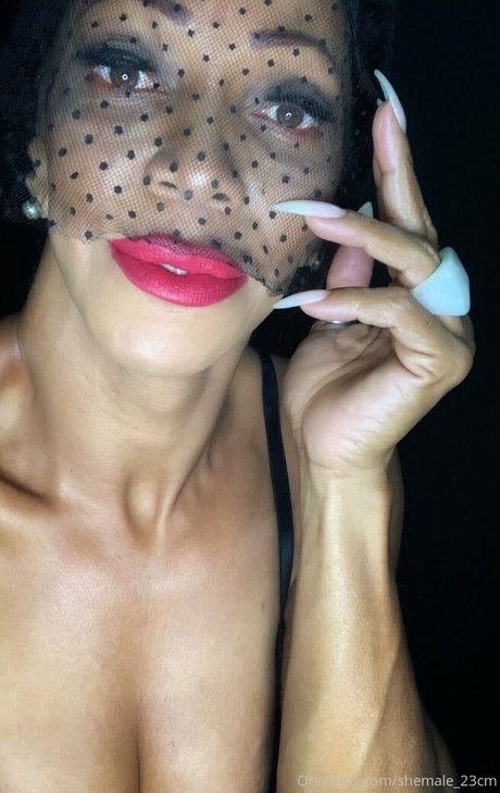 Photo nue de fuite OnlyFans de Shemale23cm