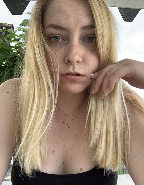 Photo nue de fuite OnlyFans de Rosyblondbabe