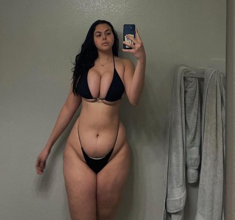 Photo nue de fuite OnlyFans de Julitka Tiutiunic