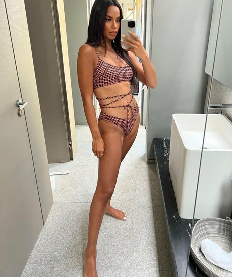 Photo nue de fuite OnlyFans de Rochelle Humes
