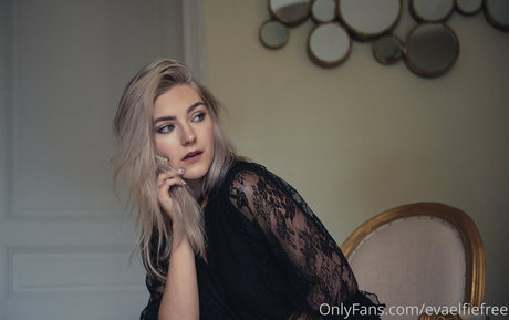 Photo nue de fuite OnlyFans de Evaelfiefree