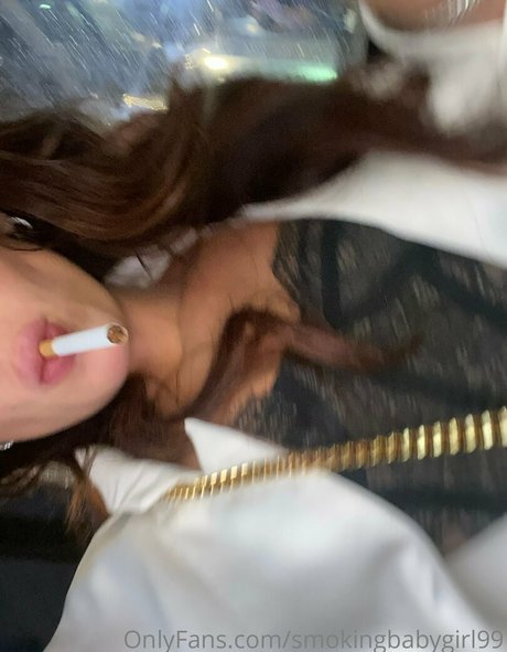 Photo nue de fuite OnlyFans de Smokingbabygirl99