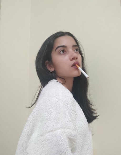 Photo nue de fuite OnlyFans de Thebeautyofsmoking