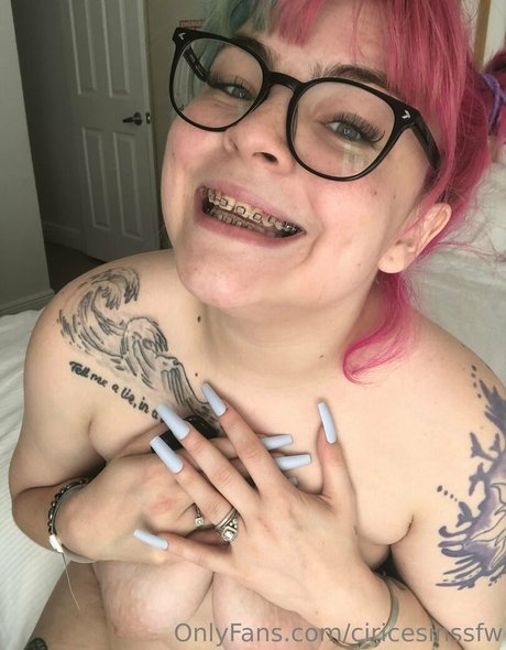 Photo nue de fuite OnlyFans de Ciricesinssfw