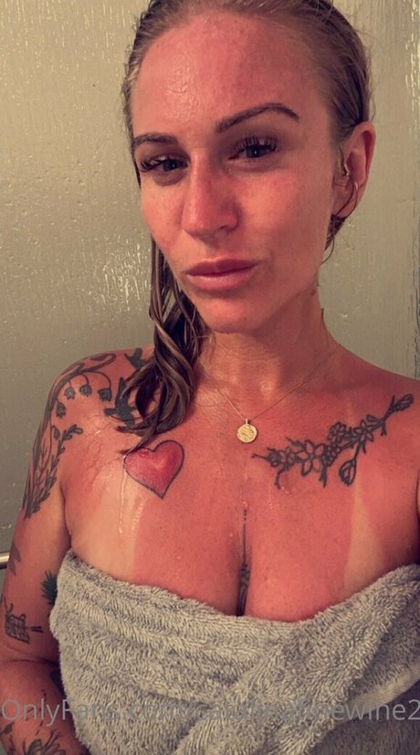 Photo nue de fuite OnlyFans de Catalinafinewine2023