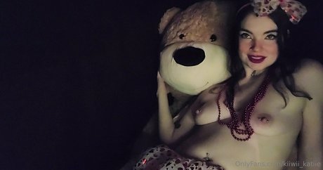 Photo nue de fuite OnlyFans de Kiiwiikatiie