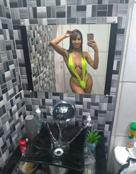 Photo nue de fuite OnlyFans de Carine Kishi