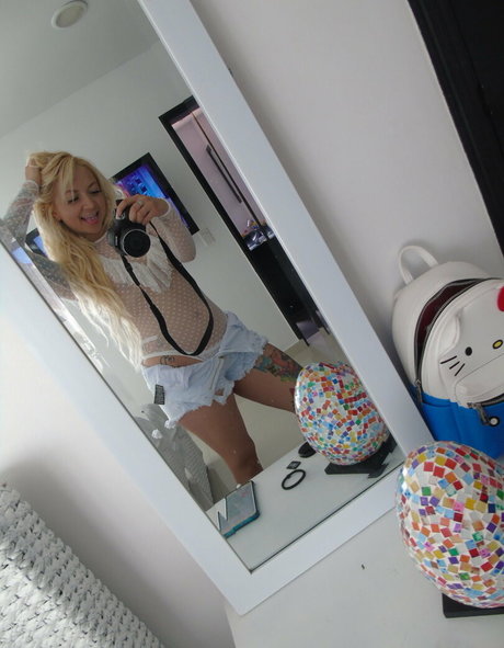 Photo nue de fuite OnlyFans de Mselenna