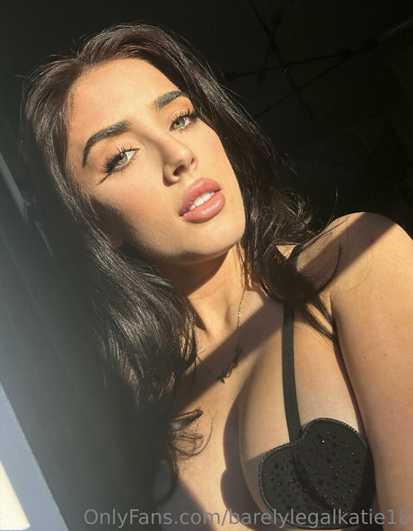 Photo nue de fuite OnlyFans de Barelylegalkatie18
