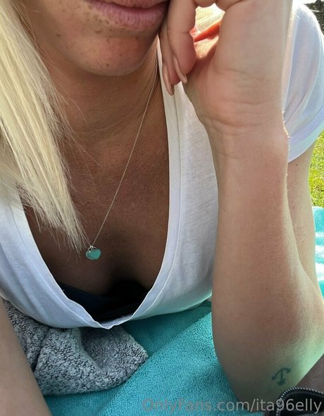 Photo nue de fuite OnlyFans de Ita96elly