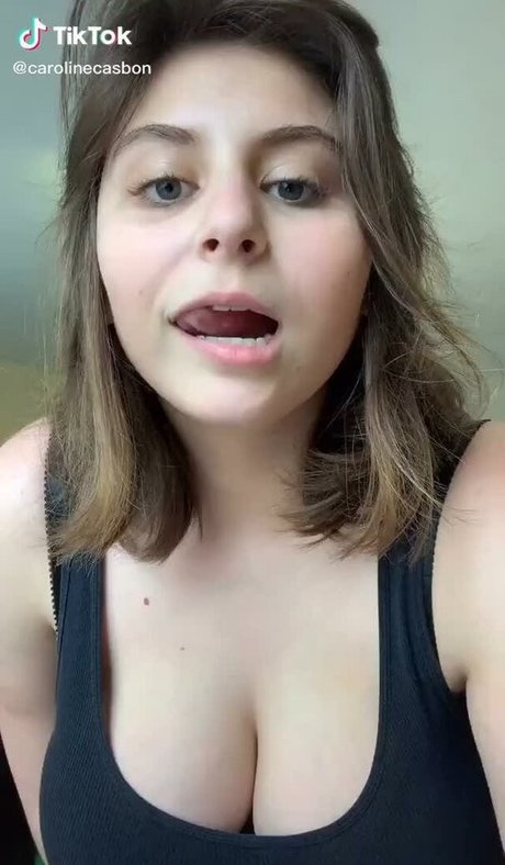 Photo nue de fuite OnlyFans de Caroline Casbon