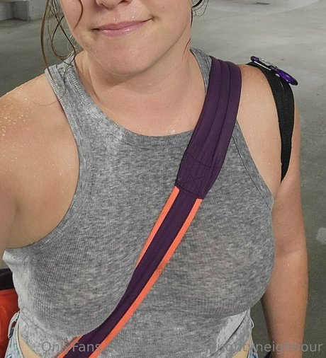Photo nue de fuite OnlyFans de Canadiannaughtyneighbour
