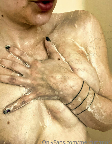 Photo nue de fuite OnlyFans de Mercurymori