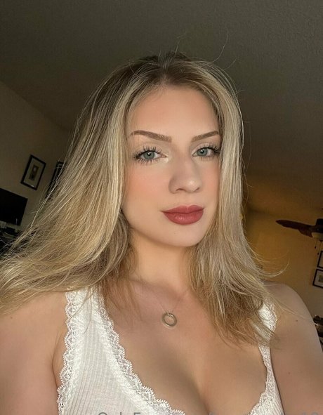 Kenziecutie18