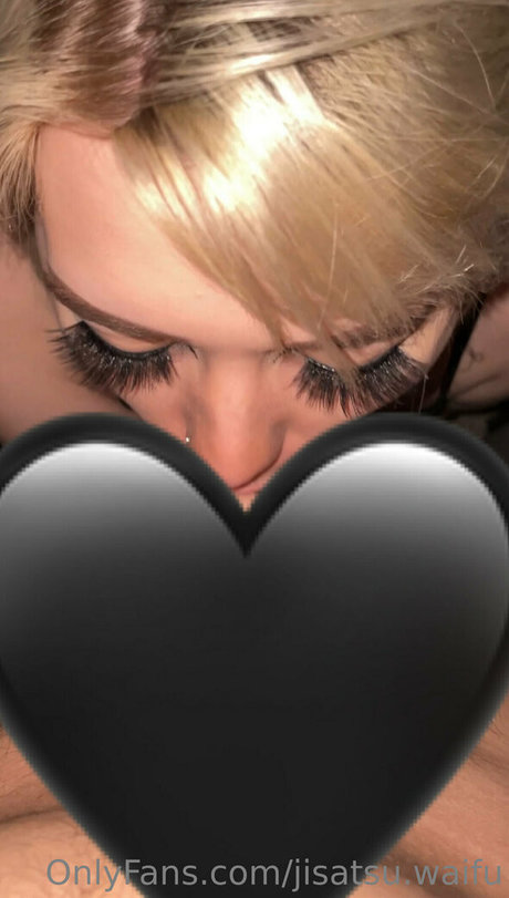 Photo nue de fuite OnlyFans de Jisatsuwaifu