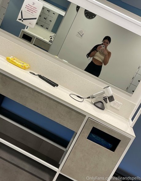 Photo nue de fuite OnlyFans de Elleandspells
