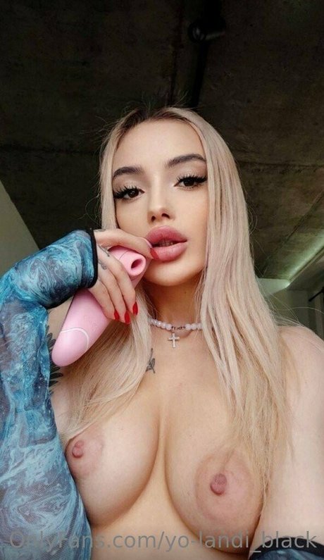Photo nue de fuite OnlyFans de Yolandiblack