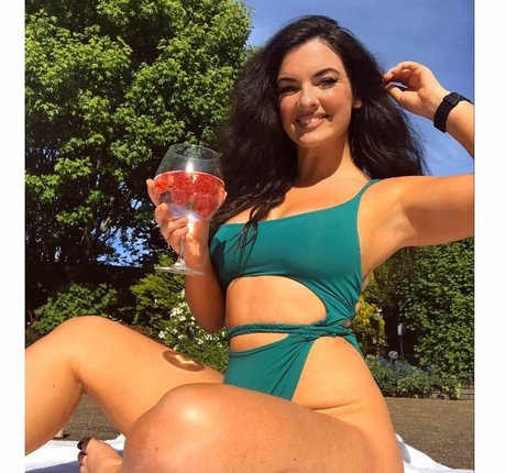 Photo nue de fuite OnlyFans de Charlotte Craig