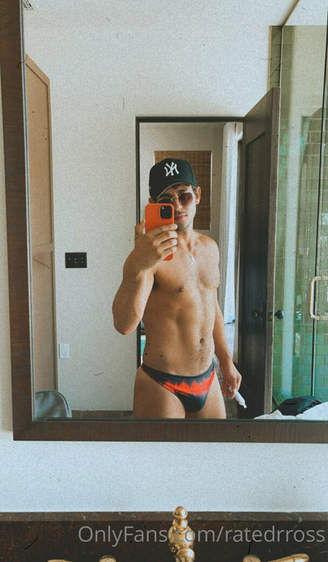 Photo nue de fuite OnlyFans de Ratedrross