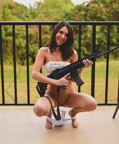 Photo nue de fuite OnlyFans de Girls With Guns