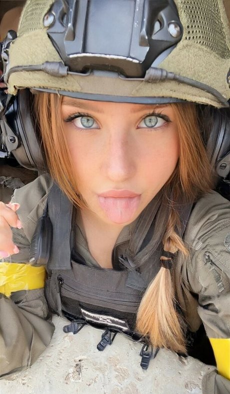 Girls With Guns