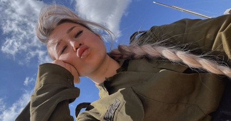 Girls With Guns