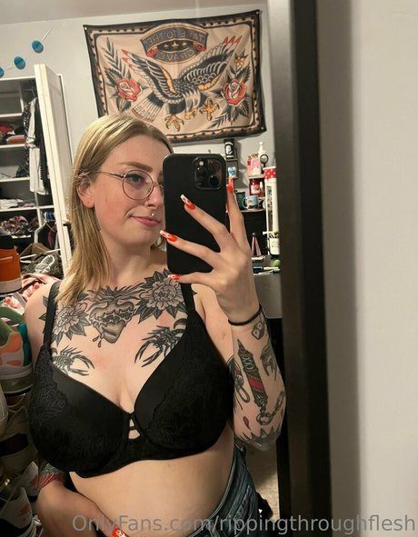 Photo nue de fuite OnlyFans de Rippingthroughflesh