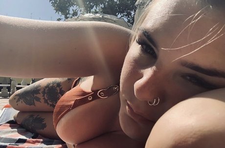 Photo nue de fuite OnlyFans de Hollie Jakeway