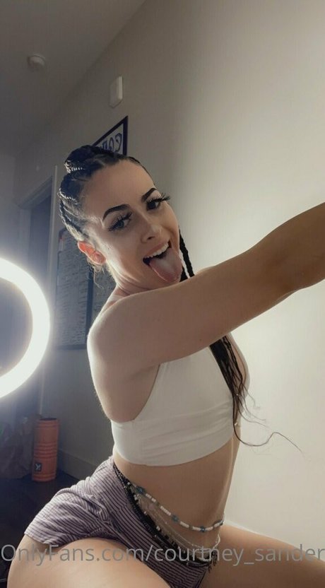Photo nue de fuite OnlyFans de Courtney Sanderson