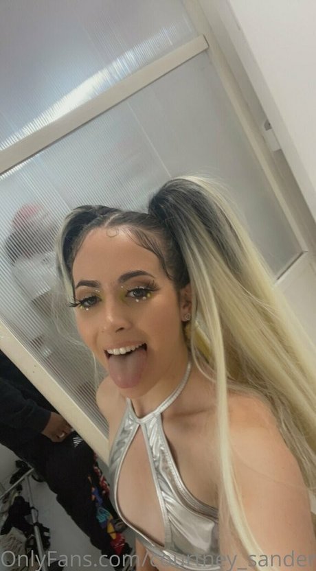 Photo nue de fuite OnlyFans de Courtney Sanderson