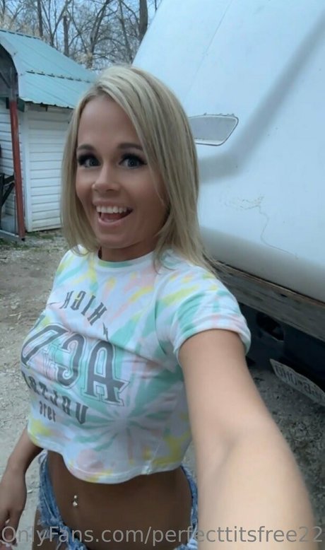 Photo nue de fuite OnlyFans de Perfecttitsfree22