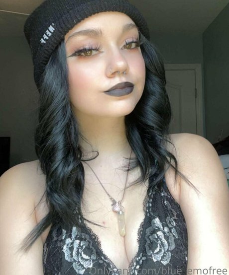 Photo nue de fuite OnlyFans de Blueemofree