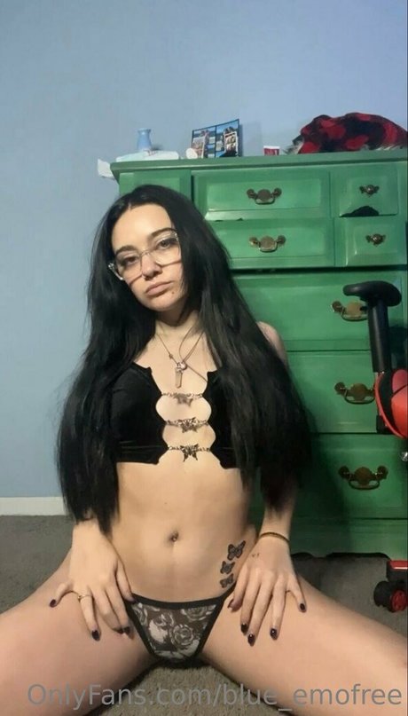 Photo nue de fuite OnlyFans de Blueemofree