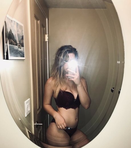 Photo nue de fuite OnlyFans de Sarahlovesraving