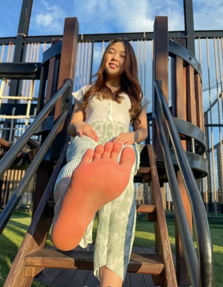 Photo nue de fuite OnlyFans de Alicefeetze
