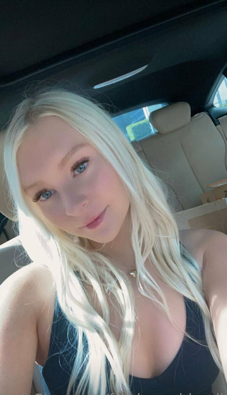 Photo nue de fuite OnlyFans de Freshmanblondie18
