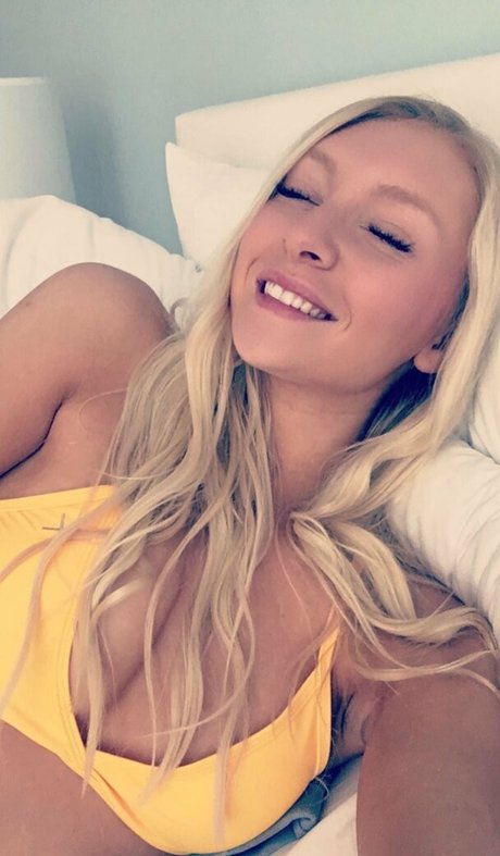 Photo nue de fuite OnlyFans de Freshmanblondie18