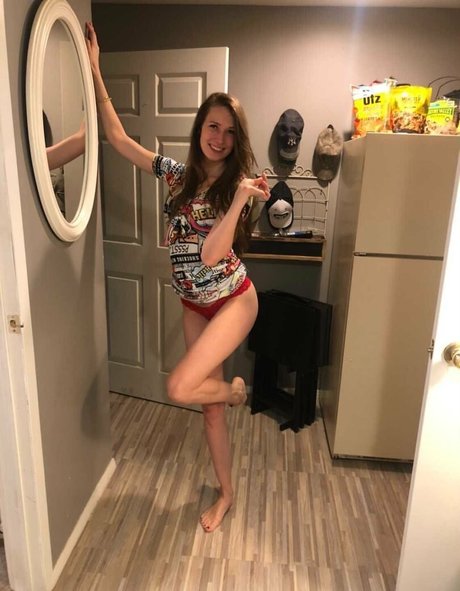 Photo nue de fuite OnlyFans de Moongirlbabyy