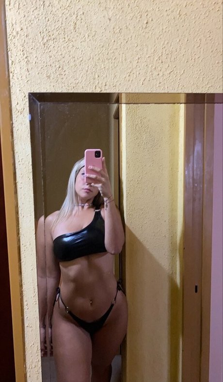 Photo nue de fuite OnlyFans de Yami Sanchez