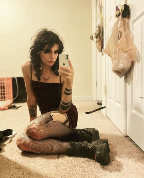 Photo nue de fuite OnlyFans de Hillbillygothic