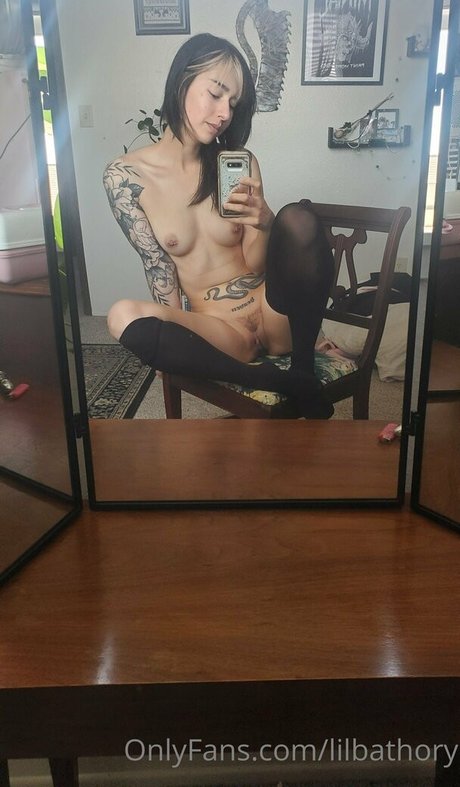 Photo nue de fuite OnlyFans de Lilbathory
